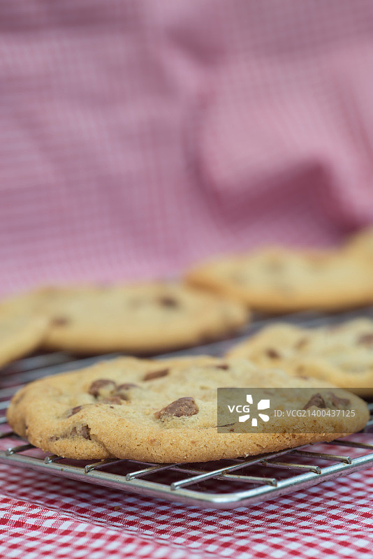 新鲜美味的自制巧克力曲奇图片素材