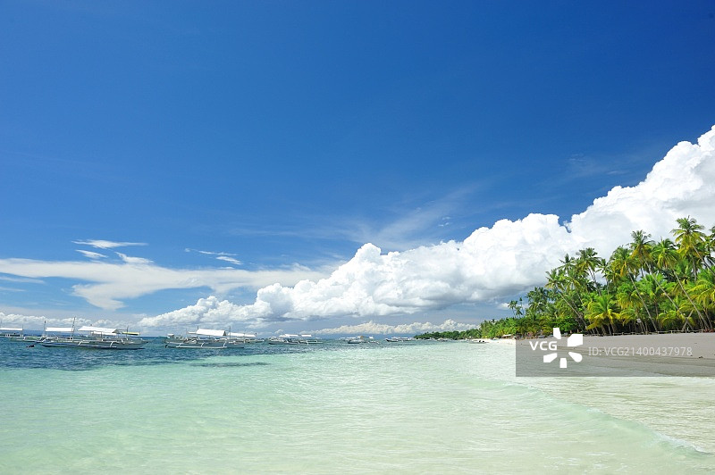 菲律宾邦劳岛美丽的阿罗娜海滩图片素材