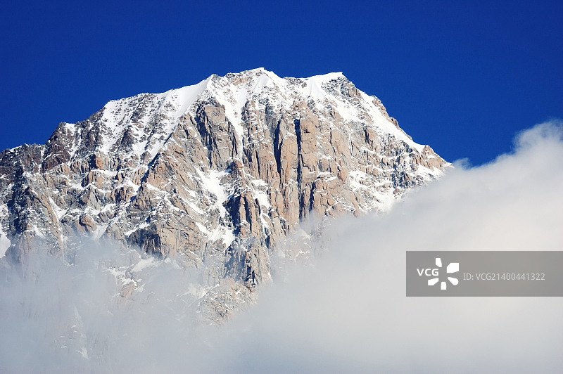 意大利瓦尔韦尼勃朗峰南坡图片素材