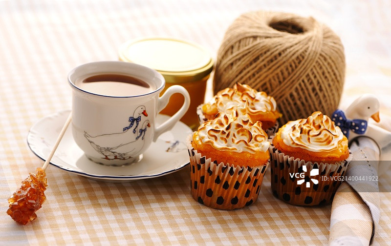 鲜奶油糖霜纸杯蛋糕图片素材