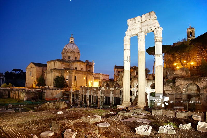 意大利罗马，古罗马广场夜景图片素材