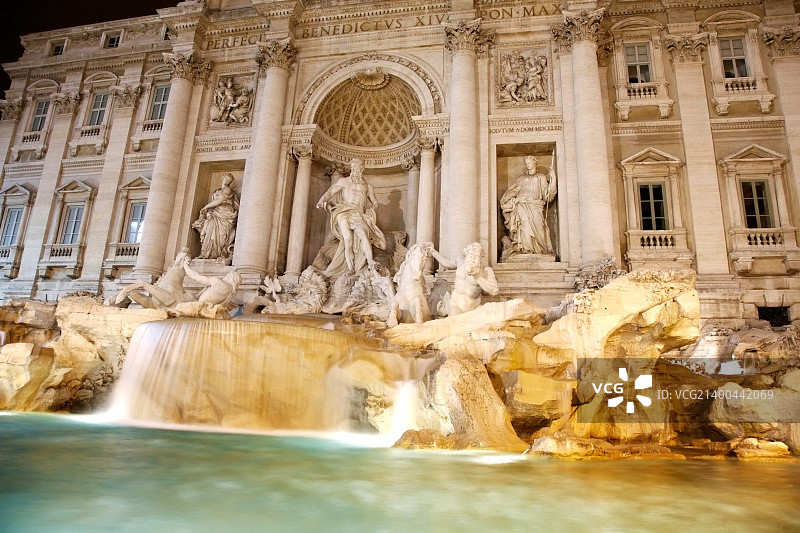 夜幕下的罗马特莱维喷泉图片素材