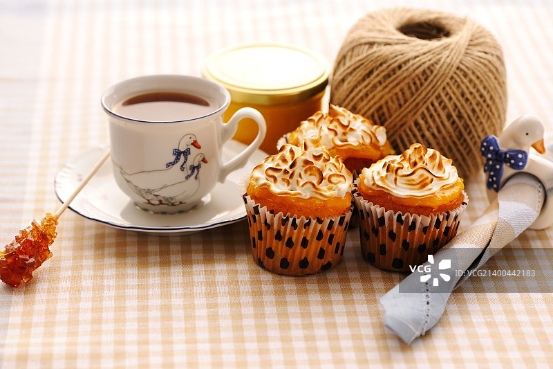 鲜奶油糖霜纸杯蛋糕图片素材