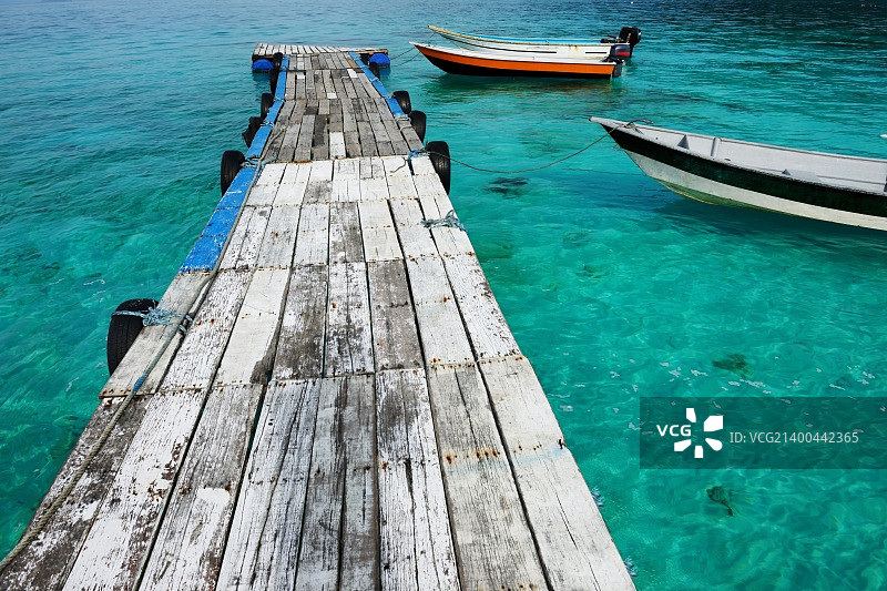 马来西亚停泊岛美丽海滩码头图片素材