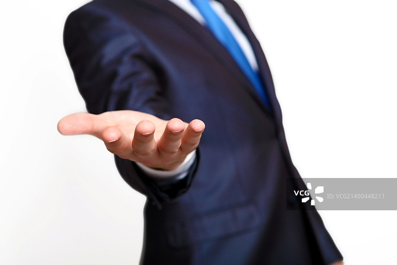 穿蓝色西装的商人空手图片素材