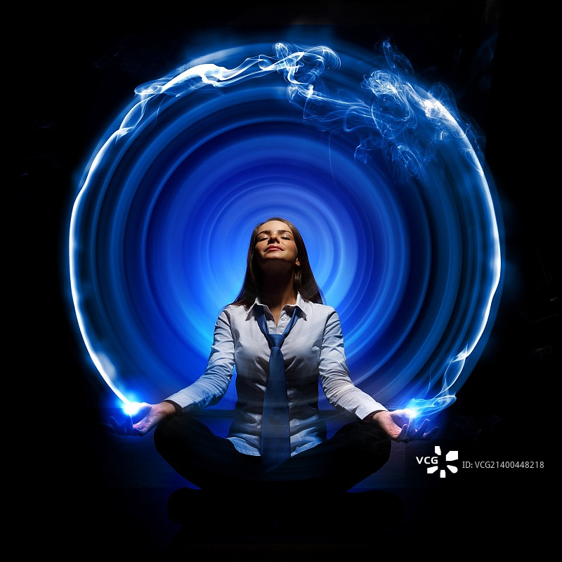 冥想的女商人图片素材