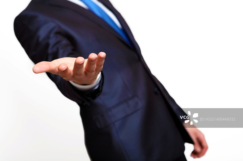 穿蓝色西装的商人空手图片素材