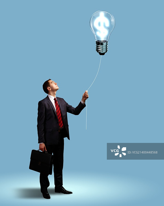 灯泡与商务人士，商业创意象征图片素材