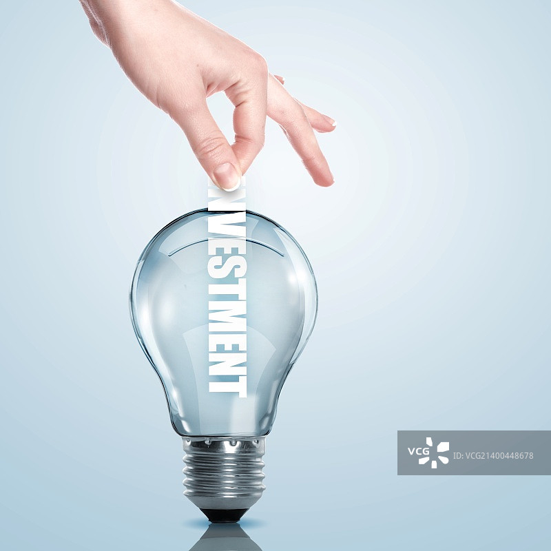 将商业术语放入灯泡中图片素材