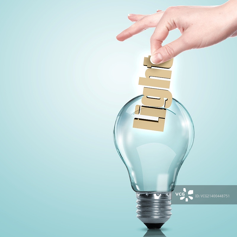 手将文字放入灯泡插画图片素材