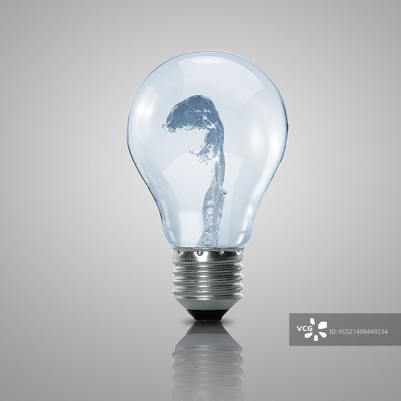 内部装有清洁水的电灯泡图片素材
