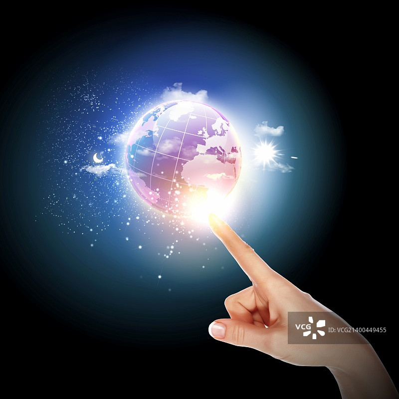 手持发光的地球图片素材
