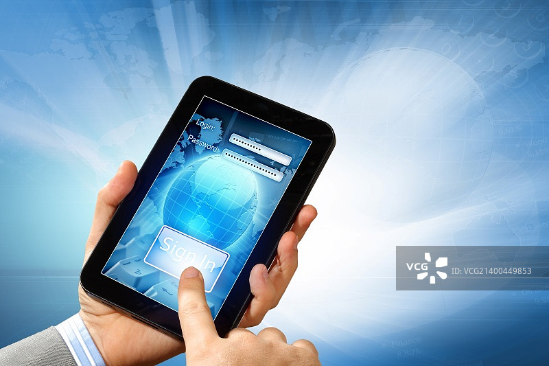 在电脑屏幕上使用电子邮件和密码登录图片素材