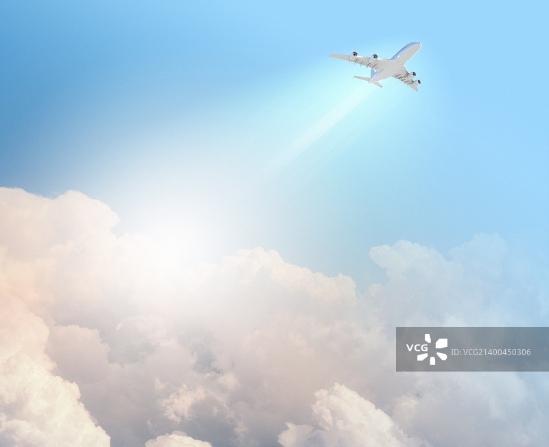晴朗天空中的飞行飞机图片素材