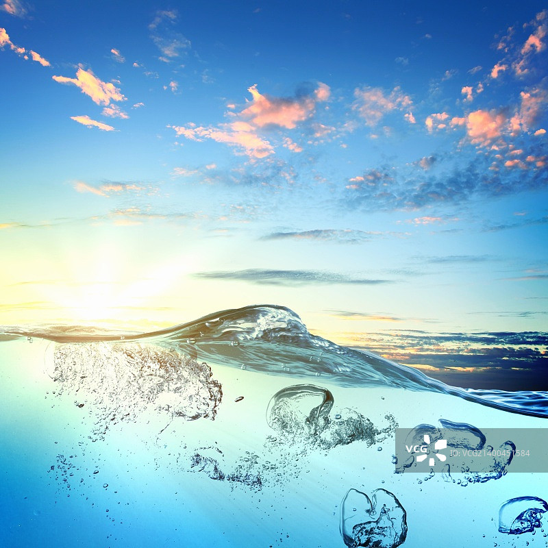 带有气泡的波浪海水的插画图片素材