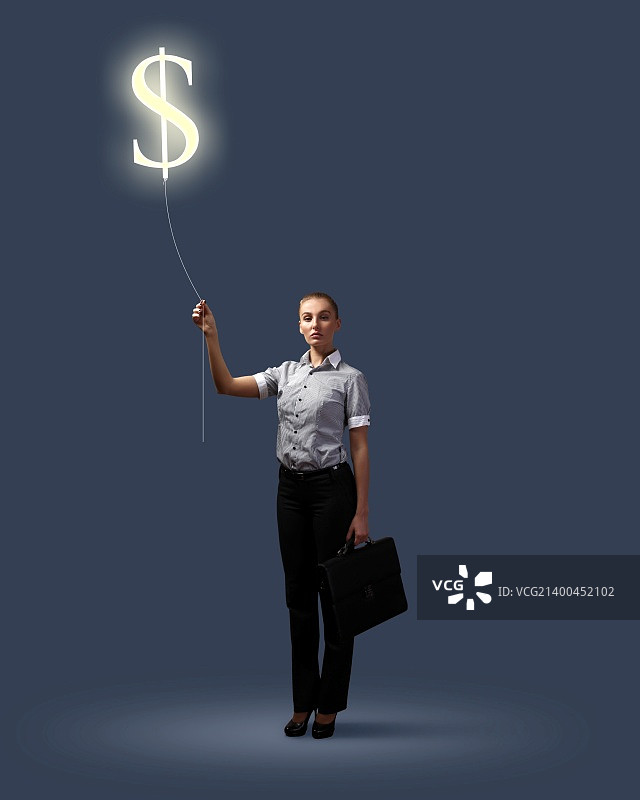 灯泡与商务人士，商业创意象征图片素材