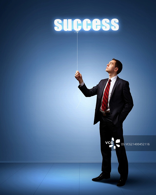 灯泡与商务人士，商业创意象征图片素材