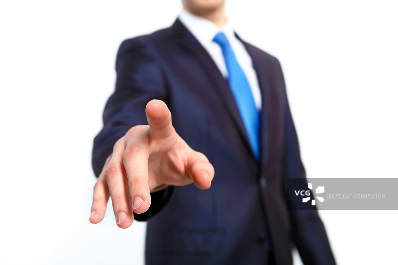 身穿西装的商务人士用手指按按钮图片素材