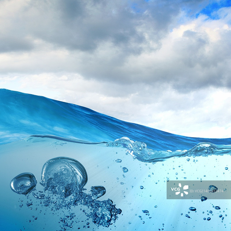 带有气泡的波浪海水的插画图片素材