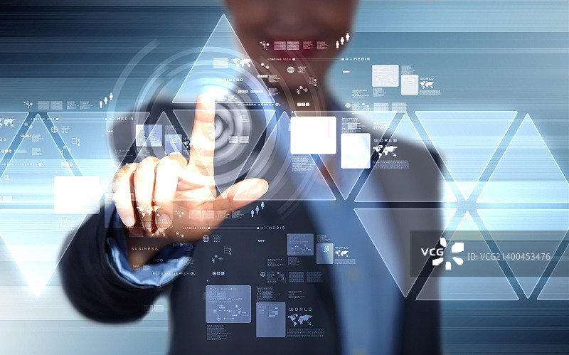 女商人用手指触摸屏幕图片图片素材