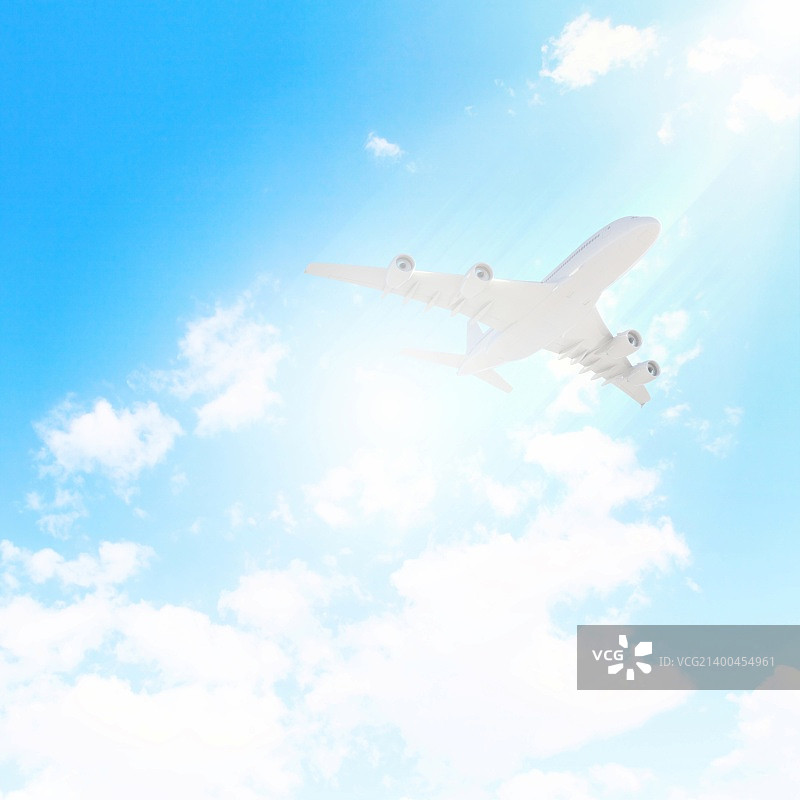 在多云天空飞行的飞机图片素材
