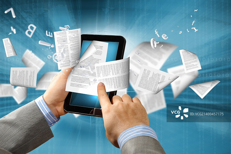 电子书概念图书馆，文字页面从电子阅读器飞出图片素材