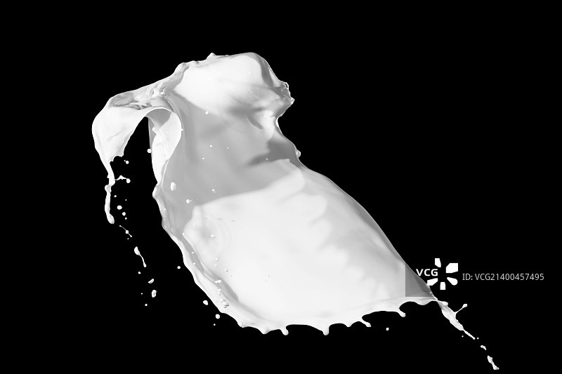 白色牛奶飞溅，黑色背景图片素材