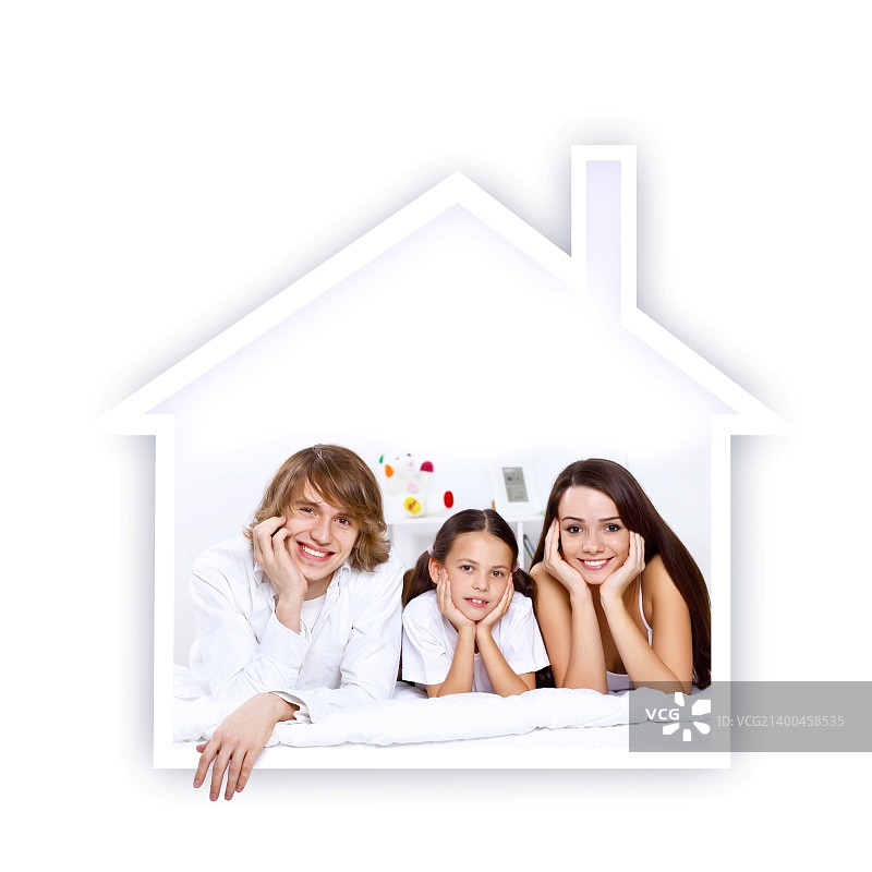 年轻家庭和女儿的房子图片素材