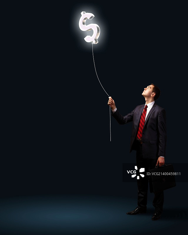 灯泡与商务人士，商业创意象征图片素材