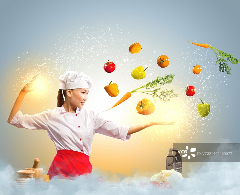 亚洲女人在彩色背景下用魔法烹饪图片素材