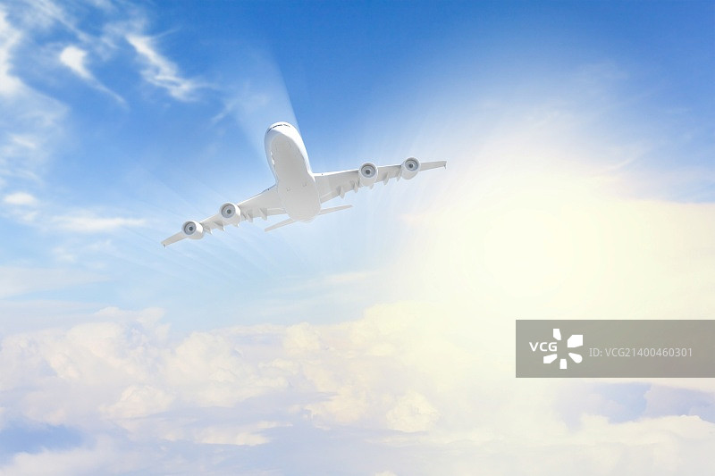 在多云天空飞行的飞机图片素材