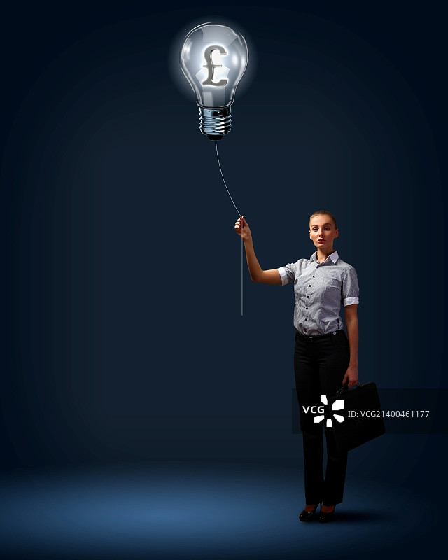 灯泡与商务人士，商业创意象征图片素材
