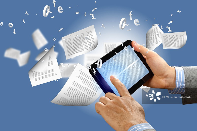 电子书概念图书馆，文字页面从电子阅读器飞出图片素材