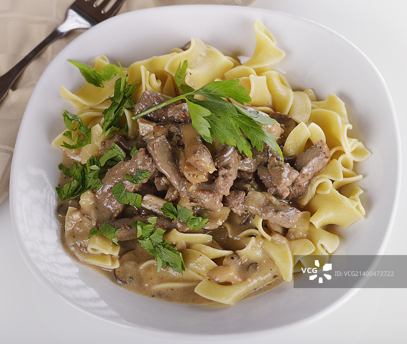 俄式牛肉鸡蛋面图片素材