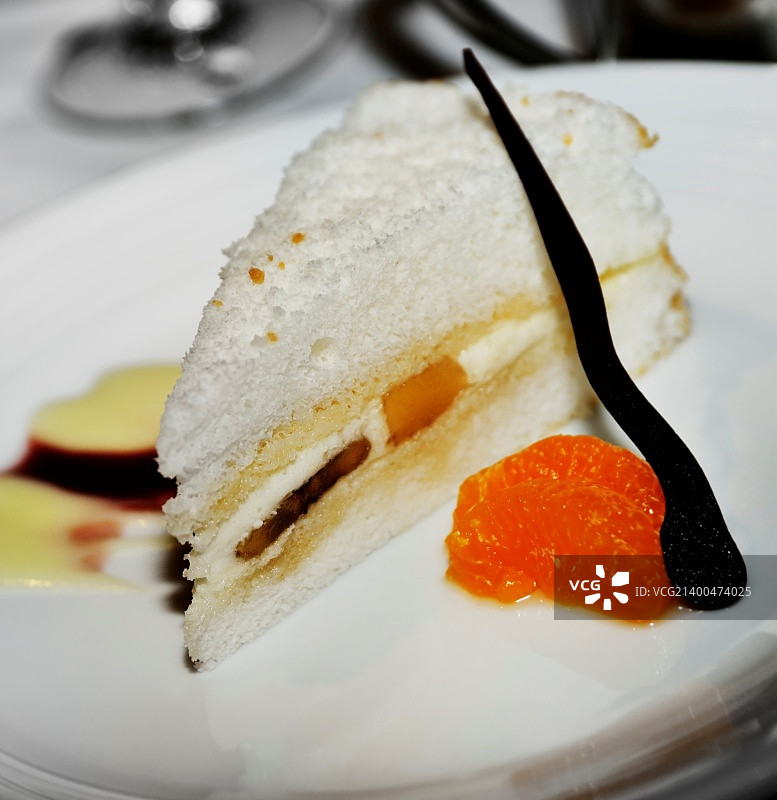 一块白色水果蛋糕图片素材