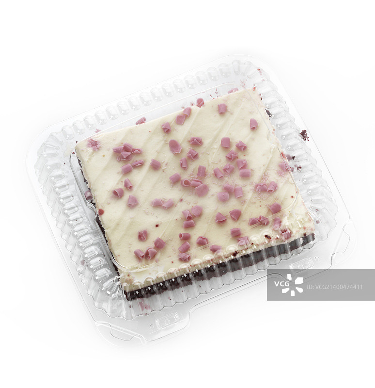 透明盒子里的奶油奶酪糖霜和粉色巧克力布朗尼图片素材