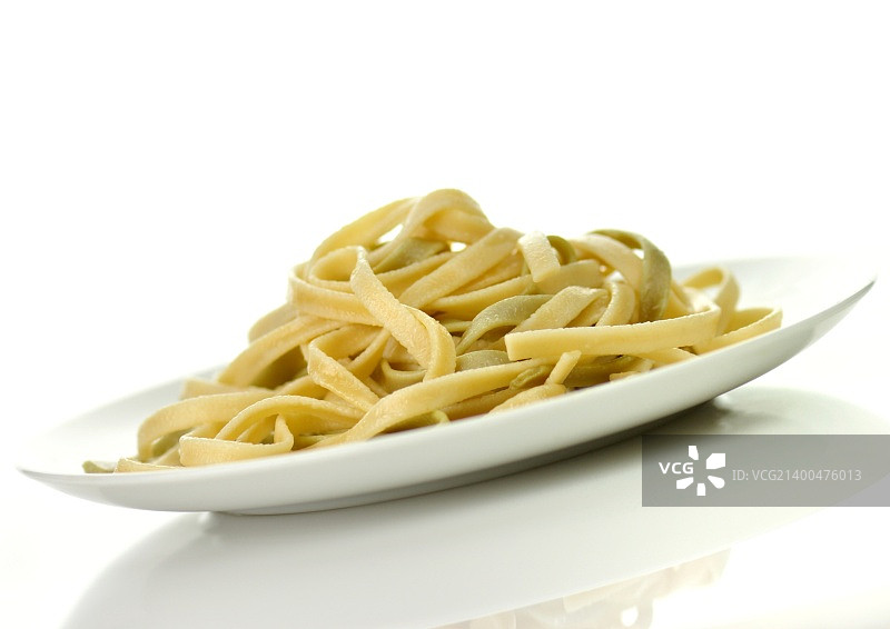 煮熟的菠菜意大利面图片素材