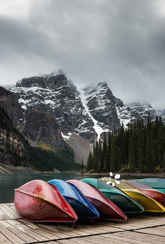 雨中的梦莲湖图片素材