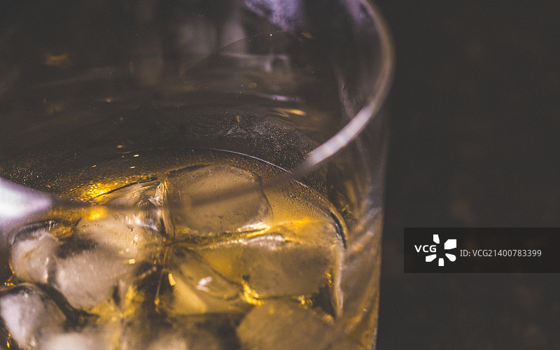 冰镇波旁威士忌图片素材