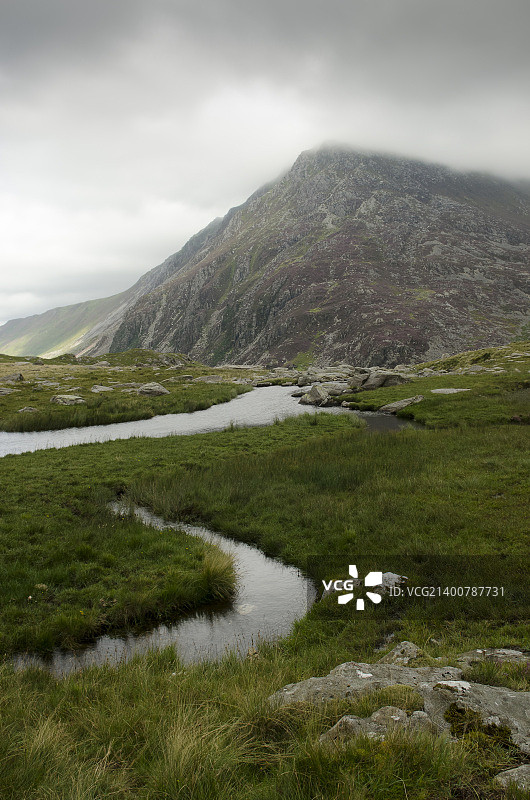 雾中的特里凡山图片素材