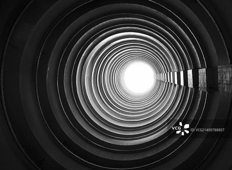 通往天空的洞图片素材