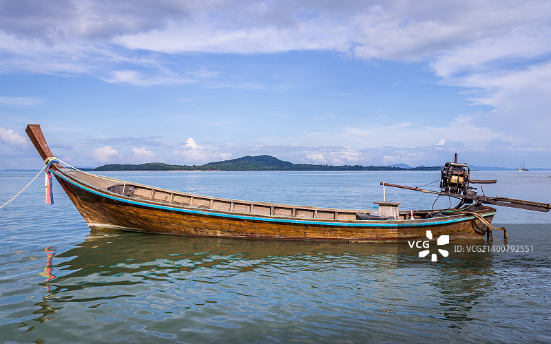 泰国兰塔岛的长尾船图片素材