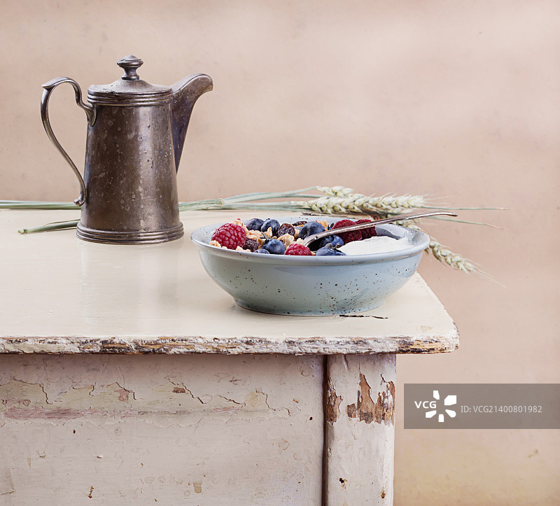 格兰诺拉浆果早午餐图片素材