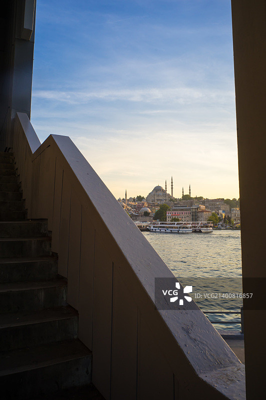 加拉塔大桥开通时的清真寺景观图片素材