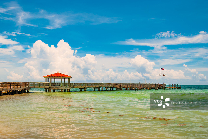 夏季佛罗里达州基韦斯特码头的大西洋海滩图片素材