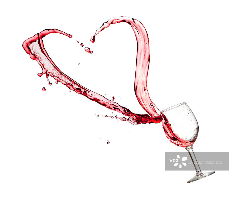 红酒杯中的心形飞溅图片素材