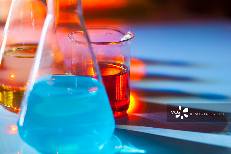 背光实验室烧瓶图片素材