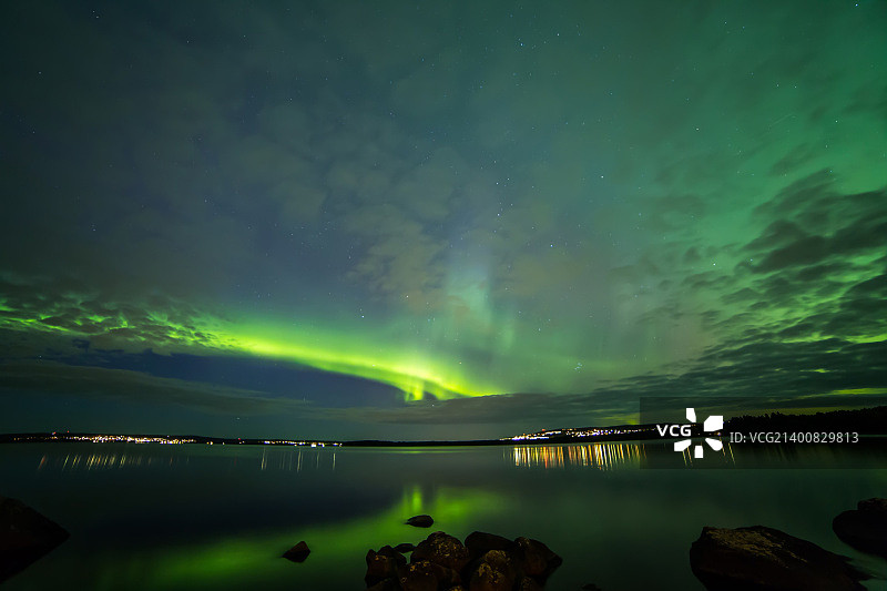 锡连湖上空的北极光图片素材