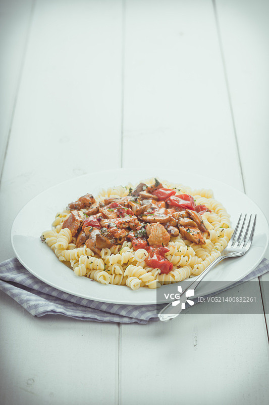 蘑菇番茄烩火鸡图片素材