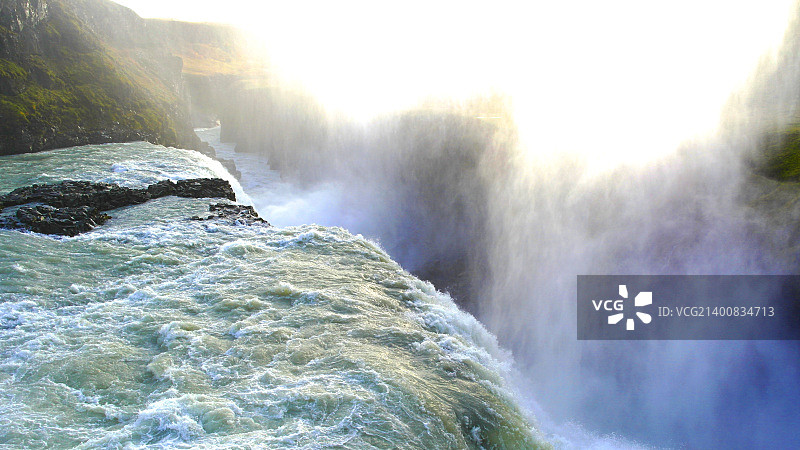 黄金瀑布——水的力量图片素材